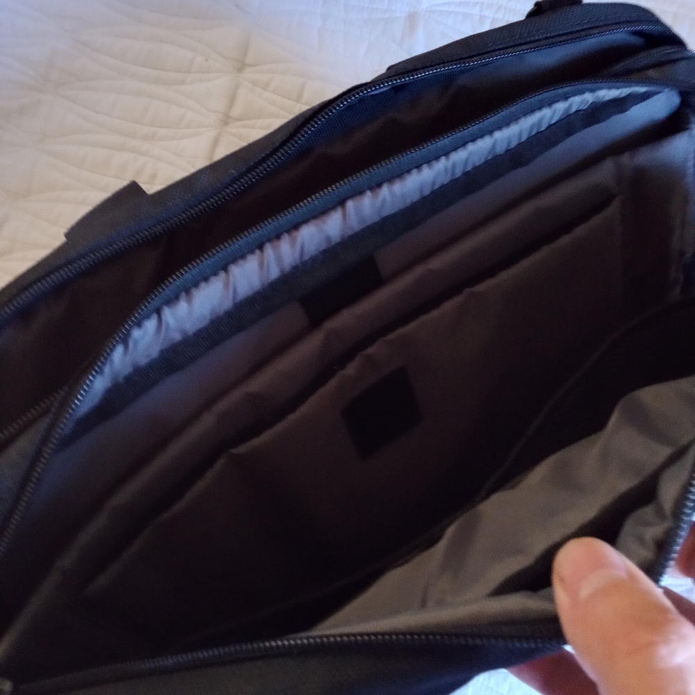 Targus Black Laptop Bag/Briefcase. - Picture 4 of 5
